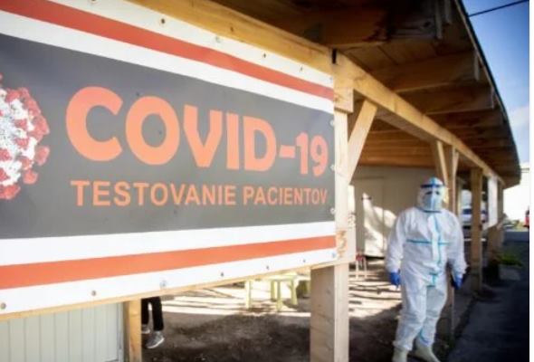 koronavirus na slovensku pribudli dalsie umrtia desiatky nakazenych a iba 165 zaockovanych prvou davkou