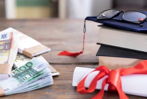 Za obchodovanie s diplomovkami pokuta až 50-tisíc eur? Do zákona možno pribudne nový pojem – akademický podvod 