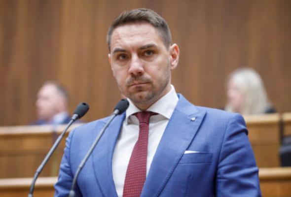 v levickej nemocnici sa budu lepsie orientovat madarsky hovoriaci pacienti na oddeleniach pribudnu dvojjazycne tabule video