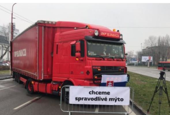 autodopravcom z unas sa nepaci predlzenie mytneho systemu dolezalovi odkazuju ze nezabudaju a ma ich cakat v uliciach