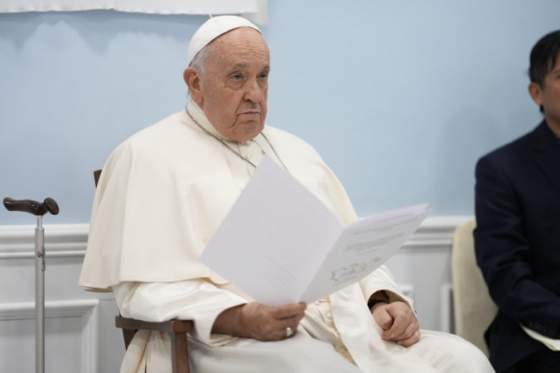 papez frantisek prijal rezignaciu polskeho biskupa po skandale s homosexualnymi orgiami v jeho dieceze