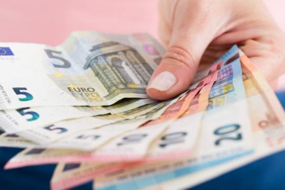 Ministerstvo poskytne domácnostiam po zemetrasení na východe Slovenska aj 800 eur, má to však podmienku