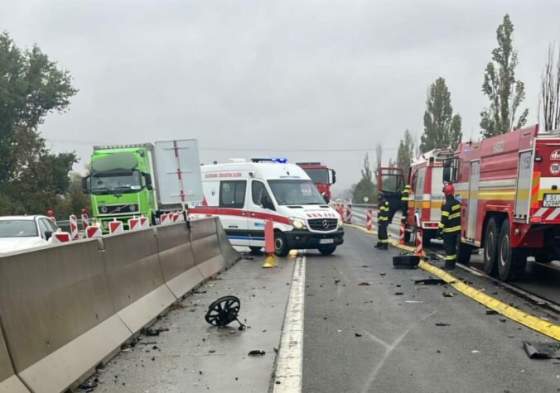 dialnicu medzi trnavou a piestanmi uzavreli k vaznej nehode dvoch aut letel aj zachranarsky vrtulnik