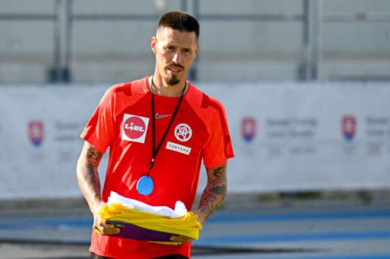 z prednasky vo florencii rychlo do hrochote na zapas hamsik popri trenerskom studiu nestiha byt aj s narodnym timom