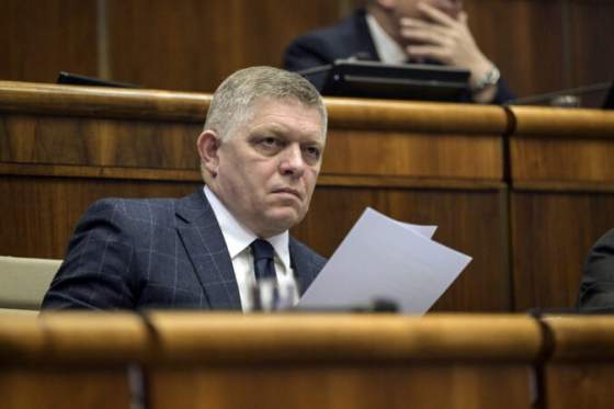 aktivisti nesuhlasia do zatahovanim slovenska do sfery vplyvu putinovho ruska ficovi adresuju vyzvu