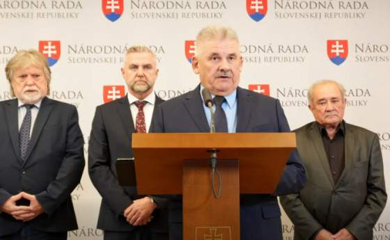 smer chce kvoli matovicovi zakazat v rokovacej sale grafy aj obrazove pomocky planuje aj sankcie