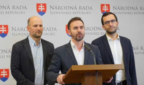 ficova vlada cez zakon o hazarde rozvrati rodiny opozicia ziada prezidenta aby novelu nepodpisal