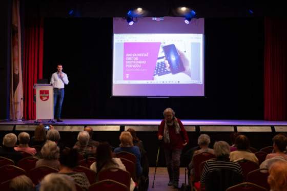 telekom v oktobri rozbieha seriu osvetovych aktivit na zvysenie bezpecnosti seniorov v digitalnom prostredi v grantovom programe zreli na dobu digitalnu podpori projekty sumou 65 000 eur