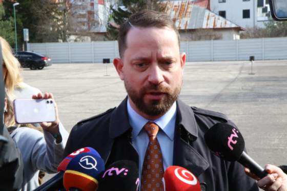 inspekcia obvinila dalsieho vysetrovatela zo skupiny curillovcov stoji za tym trestne oznamenie od advokata paru