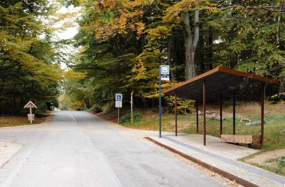 rekreacna lokalita kamzik presla obnovou ziskala atypicku autobusovu zastavku aj viac miest na sedenie foto