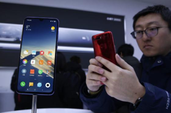 xiaomi mi cc9 pro premium na trh uviedli prvy smartfon so 108 megapixelovym fotoaparatom video
