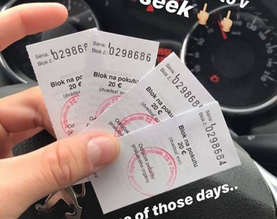 foto pubertiak si pocas jazdy odfotil pokutove blocky a na instagrame sa vysmieval policii