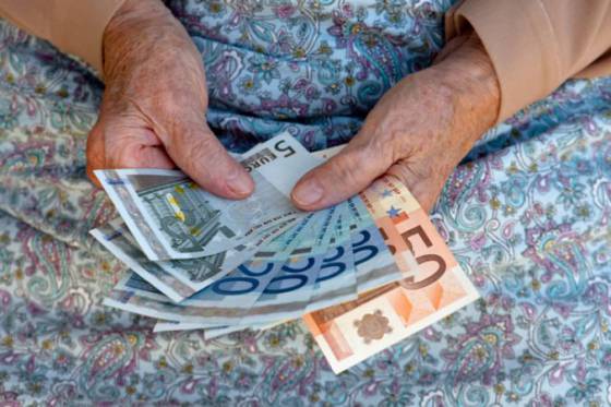 Minimálne dôchodky majú byť dostupnejšie, na bývalom príjme penzistu nebude záležať