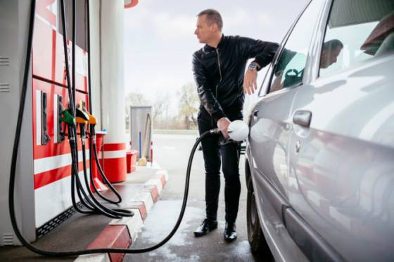 Briti zakážu predaj benzínových či dieselových áut skôr, ako plánovali