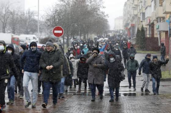v bielorusku opat pocas protestov proti autoritarskemu prezidentovi lukasenkovi zatykali ludi