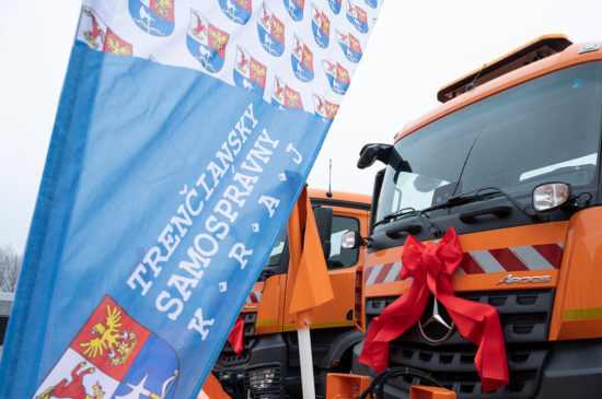 Cestári v Trenčianskom kraji sa tešia z nových strojov, samospráva investovala vyše milióna eur