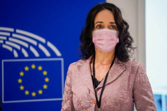 vlada odstavila regiony pri peniazoch eu na vedlajsiu kolaj podla kdh zo slovenska robi europsku raritu video