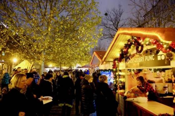vianocne trhy na bratislavskom hviezdoslavovom namesti nebudu organizatori pripravuju seriu malych koncertov