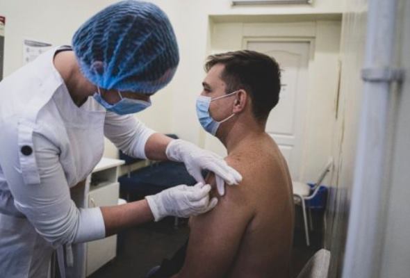 Ukrajinci zmenili postoj a na očkovanie sa hrnú v húfoch, prezident vyzýva na vypnutie sociálnych sietí