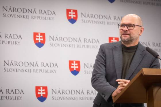 sulik hodnoti odchod z vlady ako najlepsie mozne riesenie zaroven priblizil ako klub zahlasuje v pripade odvolavania vlady video