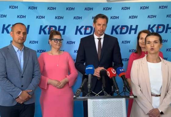 KDH odsudzuje Ficov krok prerušiť komunikáciu s médiami, podľa poslancov to podnecuje k rozdeleniu spoločnosti