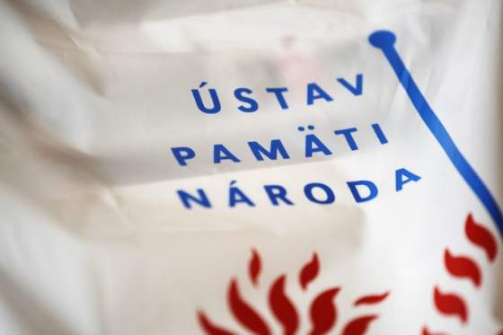 cenu upn ziskali byvali politicki vazni a veterani lenkavsky a kruty ocenili aj reziserku vlachovu