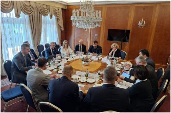 predstavitelia justicie zasadli za okruhly stol riesili ochranu komunikacie medzi advokatom a klientom