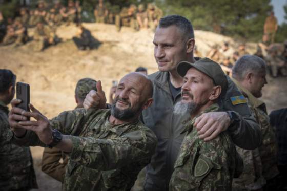 ukrajina ma velky problem s naborom novych vojakov a klicko prirovnal ruske utoky k pocitacovej hre