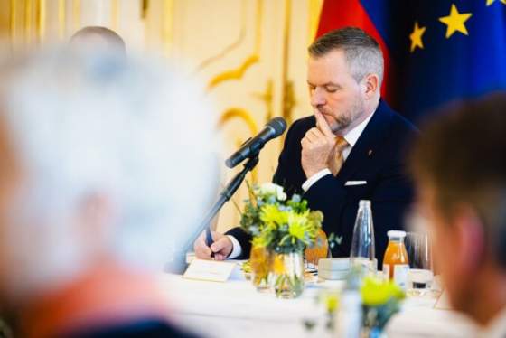 pellegrini diskutoval s velvyslancami clenskych statov eu temou bol aj tlak na rodinne rozpocty a vysoke ceny foto