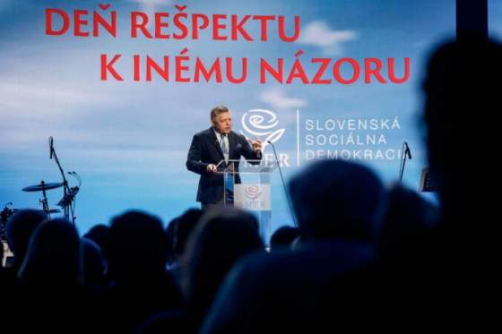 fico vyzval k opatovnemu presetreniu vrazdy kuciaka a jeho snubenice krupa oznacil premierovo bluznenie za trapne video