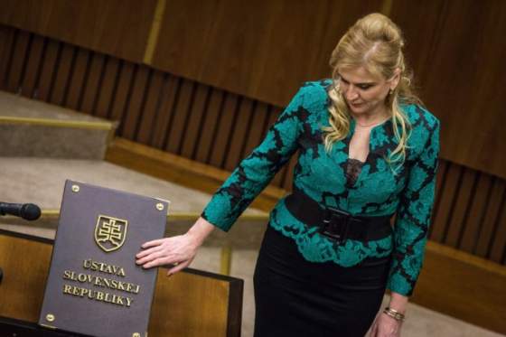 poslankyna smeru jana valova sa vzdala mandatu