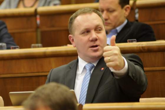 krestanska unia odmieta spochybnovanie prava slovenska na narodnu identitu a konanie eurokomisie