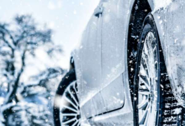 priprava auta na zimu pozor na naplne znacenie pneumatik a vybitu bateriu elektroauta