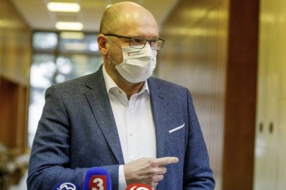 Reštaurácie sú na dne a opatrenia proti COVID-19 nemajú logiku, Sulík kritizuje aj testovanie zamestnancov