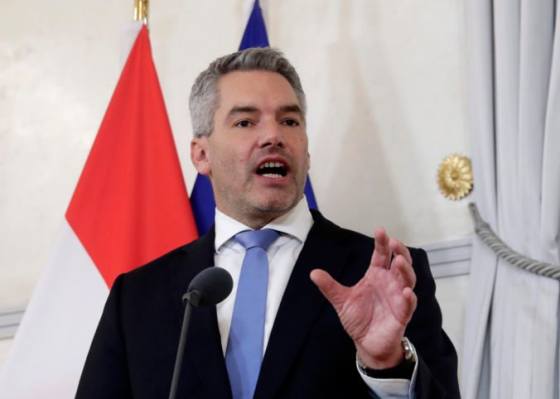 Rakúsko má už tretieho nového premiéra za dva mesiace, prísahu zložil Nehammer