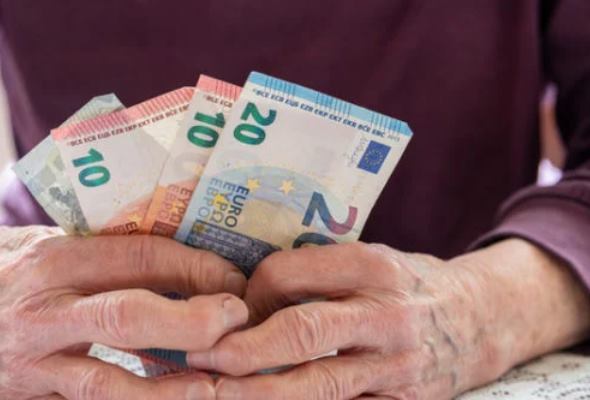 Dôchodcovia si od nového roka prilepšia, Sociálna poisťovňa zverejnila výšku valorizácie 