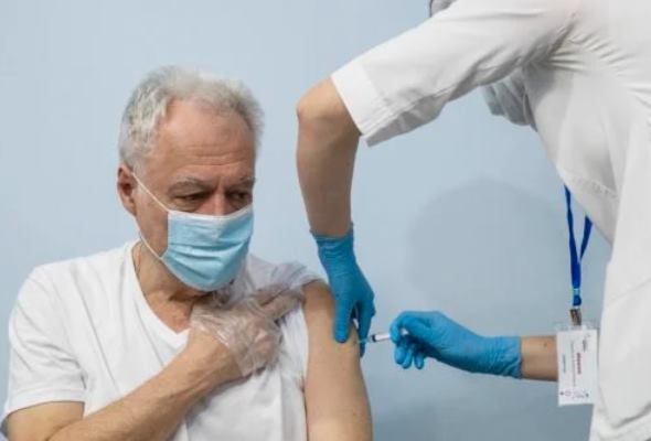 Prezident záchranárov vyzýva na pomoc zdravotníctvu, odmeny pre seniorov za očkovanie odmieta 