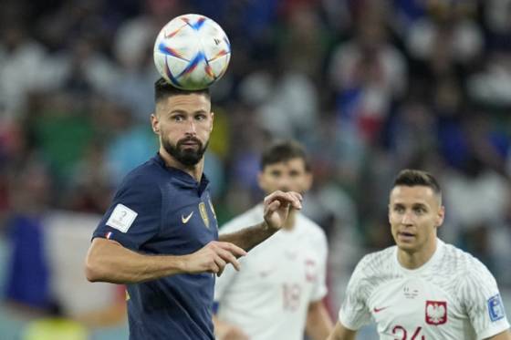 dvojgolovy mbappe a rekorder giroud poslali francuzov do stvrtfinale v uvodnom osemfinale zdolali poliakov