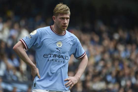 de bruyne sa do zostavy manchestru city mozno nevrati ani na ms klubov kouc guardiola nechce nic uponahlat