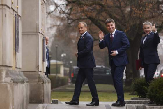 staronovy premier tusk a jeho vlada zlozili v polsku prisahu chcu udrzat odhodlanie sveta pomahat ukrajine