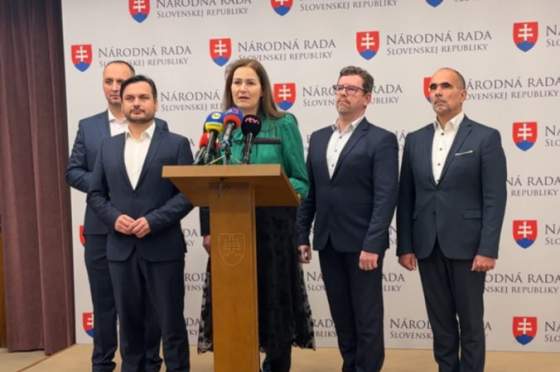 holeckova by darovala richterovi traky migal zela opozicii viac pokoja v dusi ake dary by si venovali slovenski politici