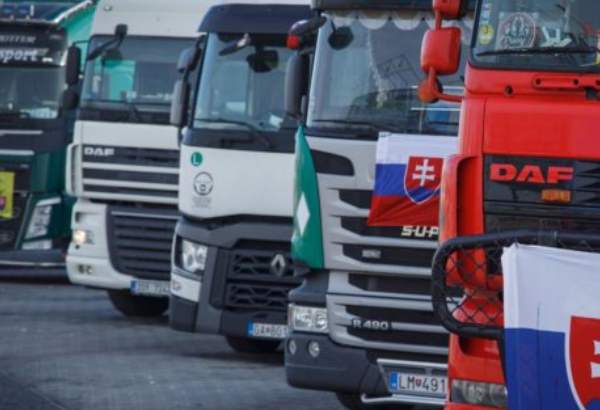 autodopravcovia kritizuju rezort dopravy chystane kroky nezabrania bliziacemu sa kolapsu nakladnej dopravy na slovensku