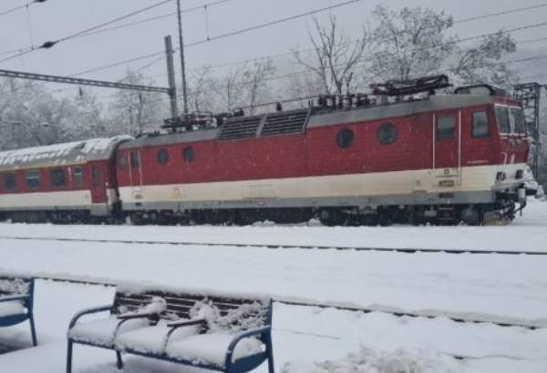 Železničnú dopravu na Slovensku komplikujú mimoriadne udalosti, vlaky výrazne meškali (video) 