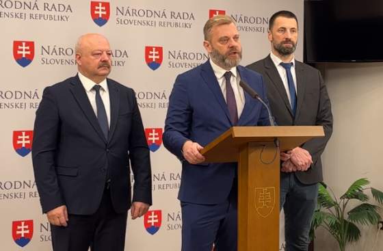 krupa a macko hovoria o nezmyselnom vysetrovani vojenskej pomoci ukrajine povazuju to za akt politickej pomsty video