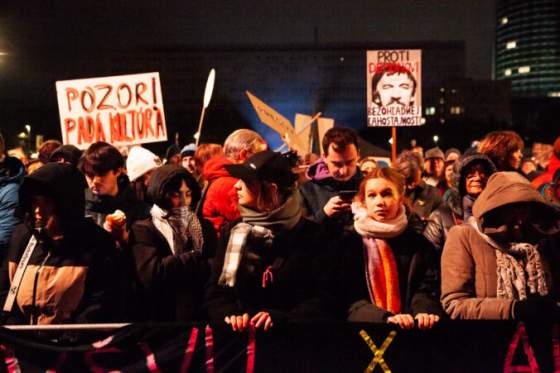 tisice ludi v bratislave ziadali odchod simkovicovej a machalu na koncerte za buducnost kultury vystupil aj habera video foto