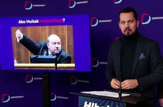demokrati upozornuju na dalsich 600 tisic eur huliaka sa pytaju v akych problemoch je ministerstvo