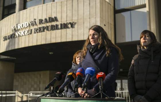 navrh zakona o oznamovateloch je aj po zmenach nadalej v rozpore s ustavou aj pravom eu varuju mimovladky