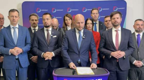 demokrati chcu byt sucastou protivladneho opozicneho bloku a potom aj novej vlady