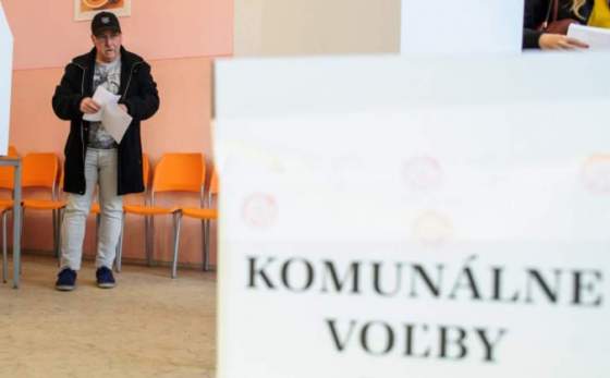 slovaci odmietaju zasahy do komunalnych volieb vacsina je proti predlzeniu mandatov