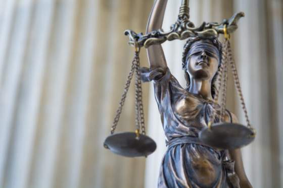 s problematikou ukladania priaznivejsuch trestov sa ustavny sud obratil na sudny dvor eu